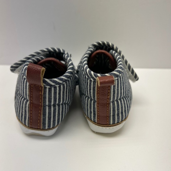 Osh Kosh B gosh baby B 'Gosh Shoes Sneakers Striped Hook and Loop Size 2 - Picture 4 of 7